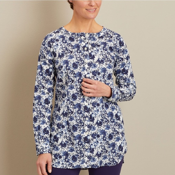 Duluth Trading Co Tops - New Duluth Trading Wrinkle fighter Tunic Blouse Blue Floral